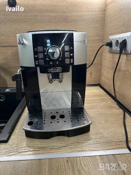 Продавам кафе машина (кафеавтомат) delonghi magnifica s, снимка 1