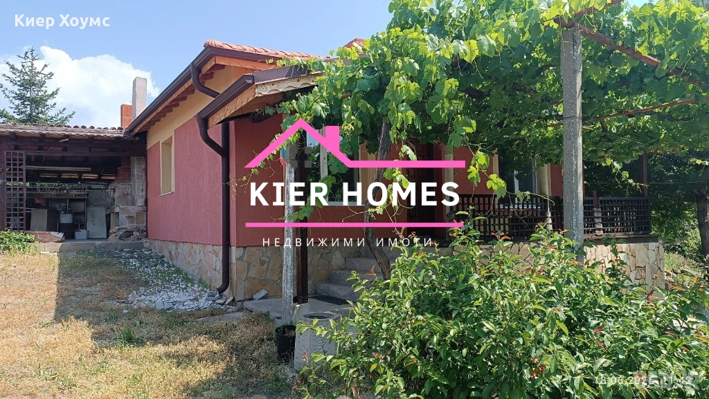 Продавам санирана къща в село Верен, обл. Стара Загора, снимка 1