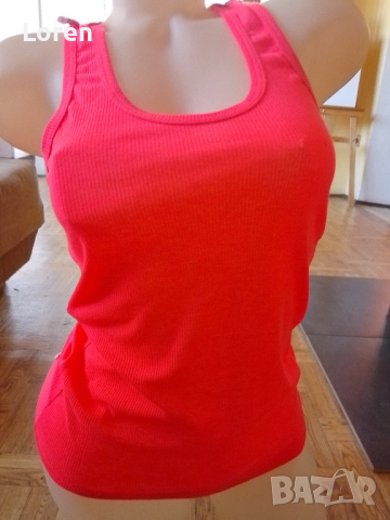 Потник в неоново розов цвят с дантела на гърба