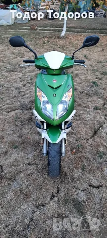 Скутер 870км. 49cc 4т. С документи , снимка 2 - Мотоциклети и мототехника - 56106288