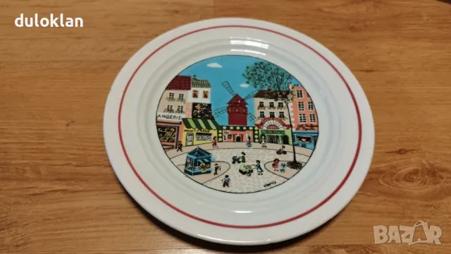 Красива порцеланова чиния от Италия.