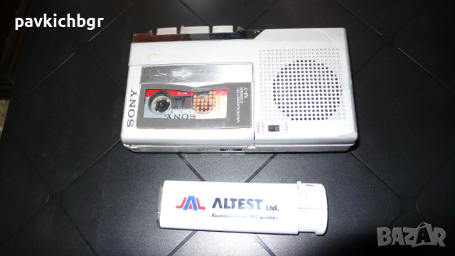 Мини джобен касетофон Sony, снимка 3 - Радиокасетофони, транзистори - 44619519