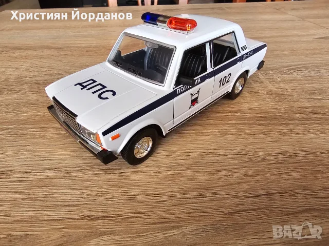 Метална количка в мащаб 1:24, снимка 3 - Коли, камиони, мотори, писти - 56273602