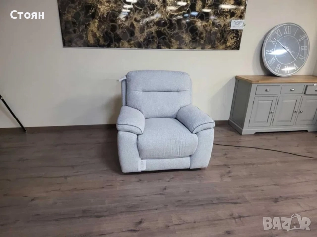 Светло сив фотьойл от плат с електрически релаксиращ механизъм