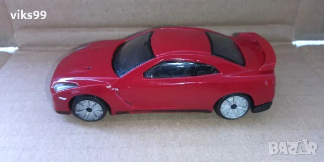 Bburago Nissan GT-R 2009 - Мащаб 1:43, снимка 2 - Колекции - 51310141
