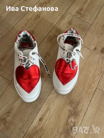 Love Moschino, Кожени спортни обувки със сърцевидна апликация, Бял/Червен, снимка 16 - Дамски ежедневни обувки - 34741732
