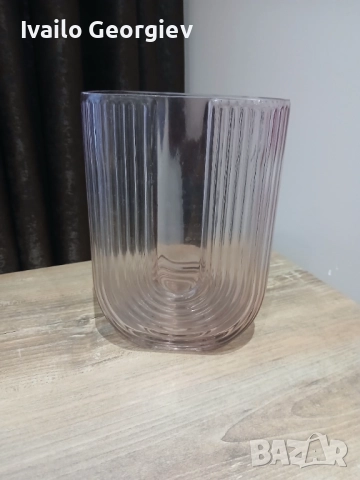 Стъклена ваза