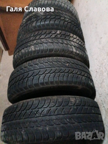 Четири броя автомобилни гуми с джанти плюс една резервна също с джанта