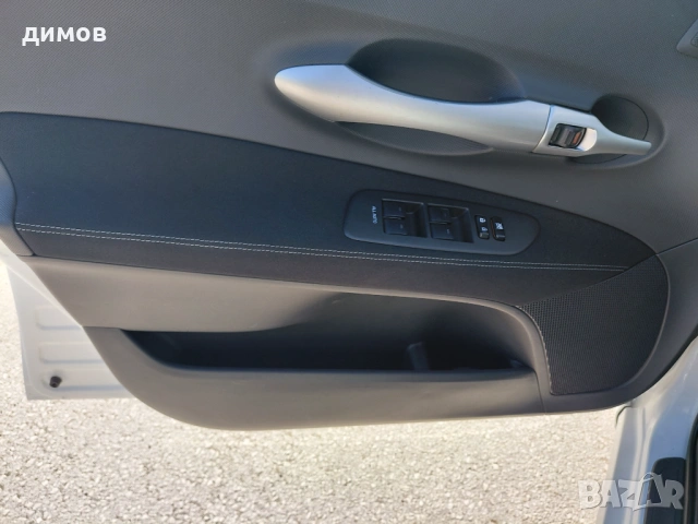 Toyota Auris Hibryd 2011г - ТОП ..., снимка 9 - Автомобили и джипове - 54319524