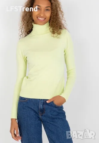 Ново бледожълто поло, снимка 2 - Блузи с дълъг ръкав и пуловери - 47983706