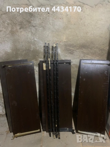 Спешно! Модулна стелажна система за стена – 6 дървени рафта и 4 шини, снимка 2 - Етажерки - 53301743