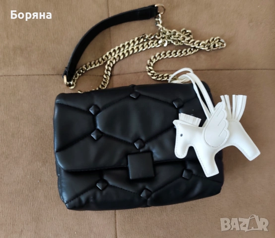 Zara мала кожена черна чанта с висулка кон, снимка 6 - Чанти - 52238234