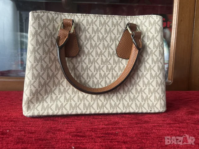 чанта Michael Kors Sheila в цвят ванилия с кафяви дръжки, снимка 3 - Чанти - 55774871