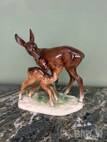 Порцеланова фигура на сърни