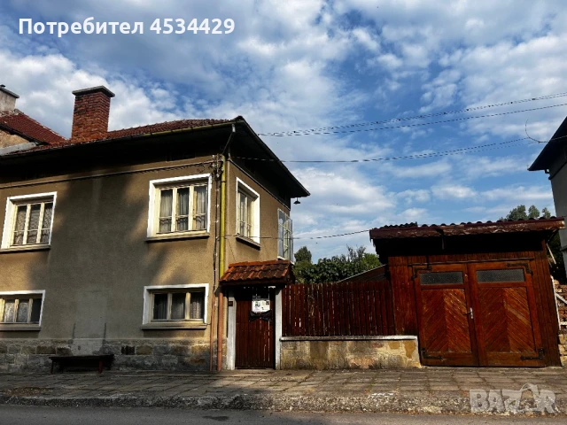 ТОП ОФЕРТА! Двуетажна къща с просторен двор в град Плачковци, снимка 1