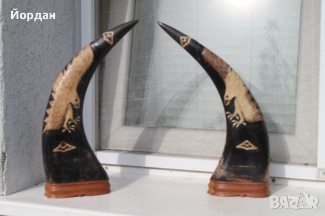 Два рога с резби 