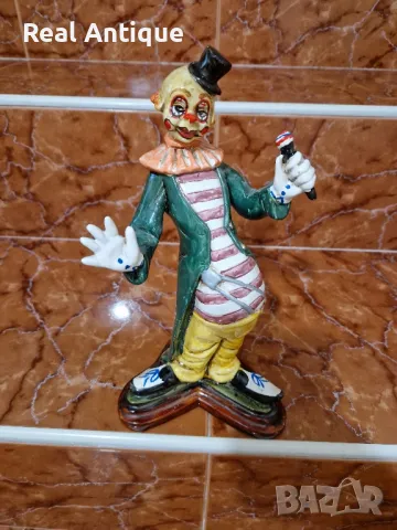 Прекрасна антикварна колекционерска испанска порцеланова фигура статуетка Клоун , снимка 3 - Статуетки - 50057624