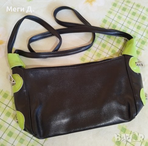 Дамска черна чанта със зелено, снимка 1 - Чанти - 40623512