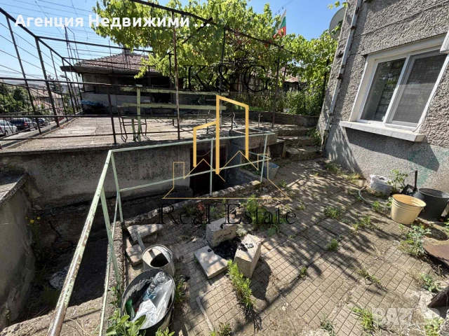 Тухлена на плоча къща в кв " Житница " , снимка 9 - Къщи - 50936003