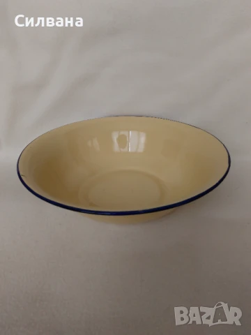 голяма метална чиния, 22 см.