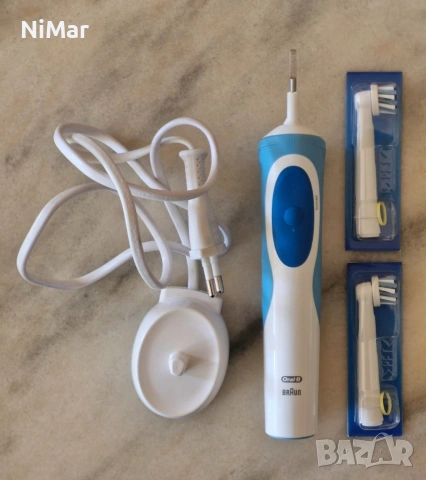 Електрическата четка за зъби Oral-B Vitality Plus CrossAction, снимка 2 - Друга електроника - 53152419