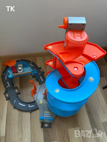 Продавам BBurago Mega Dealer Showroom Комплект за паркиране, снимка 9 - Коли, камиони, мотори, писти - 52921580