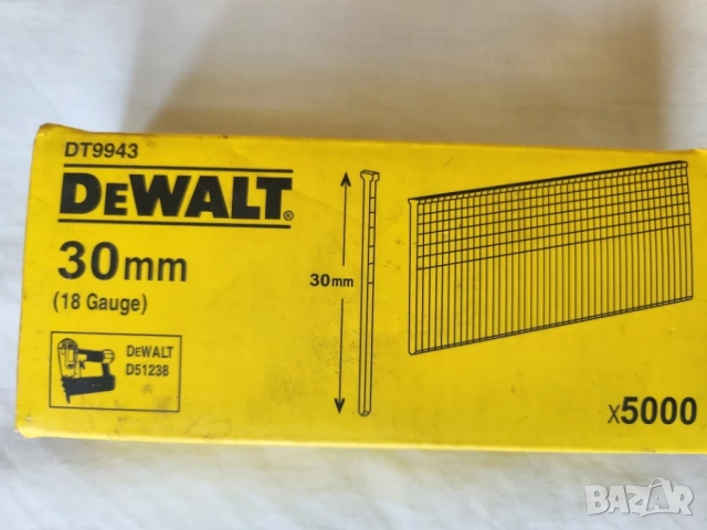 пирони 30 мм на DEWALT за такер и винтчета фосфатирани 3,5 х 25 мм на KOELNER за 10 €  общо
