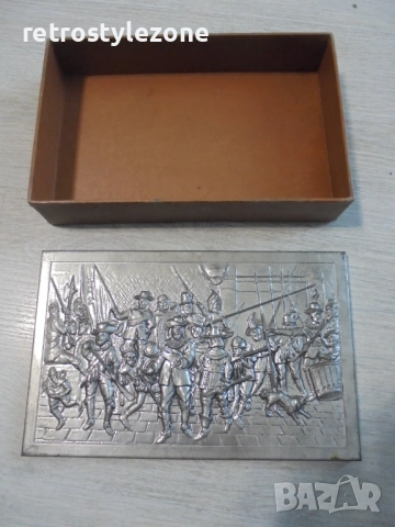 № 8332 Стара кутия от с релефен метален капак  , снимка 3 - Други ценни предмети - 52190449