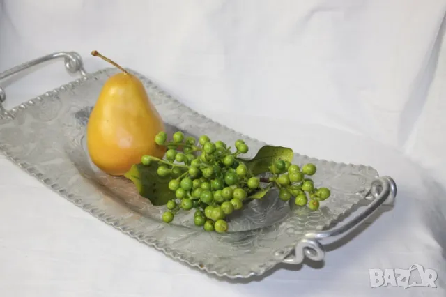 Винтидж Алуминиев поднос с дръжки Релефни флорални плодове Motil theartlyons, снимка 2 - Антикварни и старинни предмети - 47952653