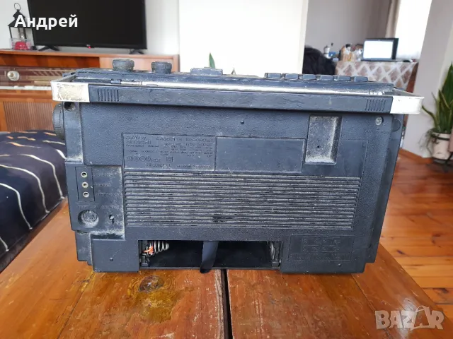 Стар радиокасетофон Hitachi, снимка 3 - Други ценни предмети - 49010961