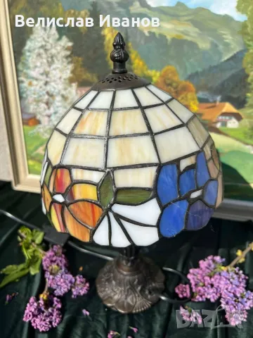 Винтидж лампа стил Tiffany в прекрасти цветове и отлично състояние. Работеща., снимка 5 - Настолни лампи - 49975640