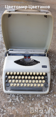 Пишеща машина Adler Tippa 1, снимка 1 - Антикварни и старинни предмети - 44682312