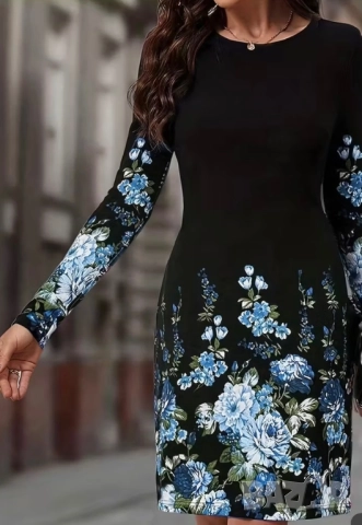 Черна рокля на сини цветя