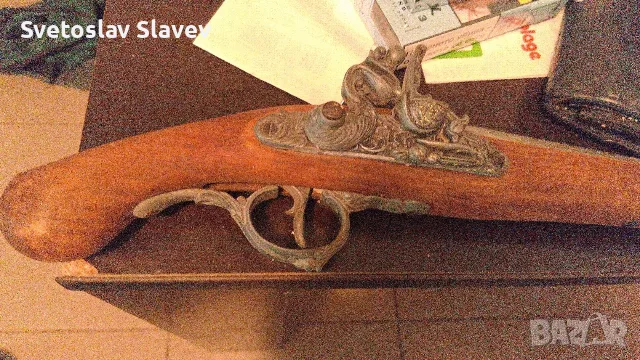 Стар пистолет в перфектно състояние.