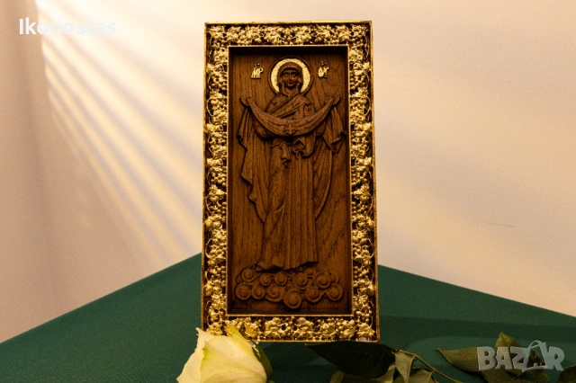 Позлатена релефна икона на Пресвета Майка Дева от дъб, снимка 6 - Икони - 53223452
