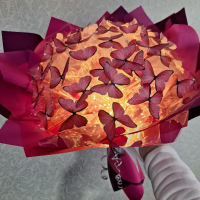 ЗАПОВЯДАЙТЕ!! 🎀 Луксозни светещи букети "DESS" 🦋45лв.💐, снимка 1 - Романтични подаръци - 40849068