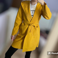 Тънко палто с качулка цвят горчица , снимка 1 - Палта, манта - 44569317