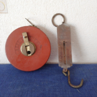 Стари немско кантарче,ръчно тегли до 25 кг,,РОСКЕТ BALANCE" 1942год.   Ролетка 20м., 1960год., снимка 1 - Антикварни и старинни предмети - 41119822