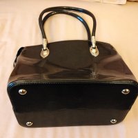 Дамска официална чанта от лачена еко кожа в перлен графитен цвят, снимка 2 - Чанти - 30248732