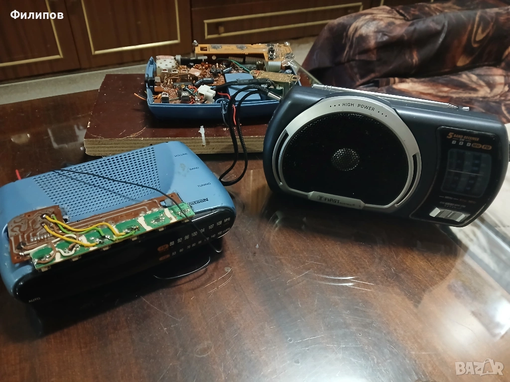 first & li-ion фм радио с бонус 2 радио/часовника за експерименти, снимка 1