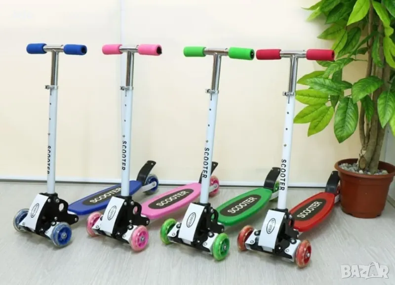 Детски скутер с възможност за регулиране на височината и светещи колелета scooter, снимка 1