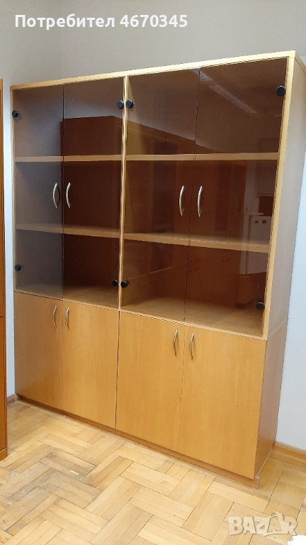 ШКАФ с витрини продавам, г. София , снимка 1