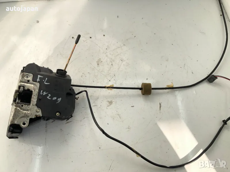 Предна лява брава Мерцедес цлк в209, снимка 1