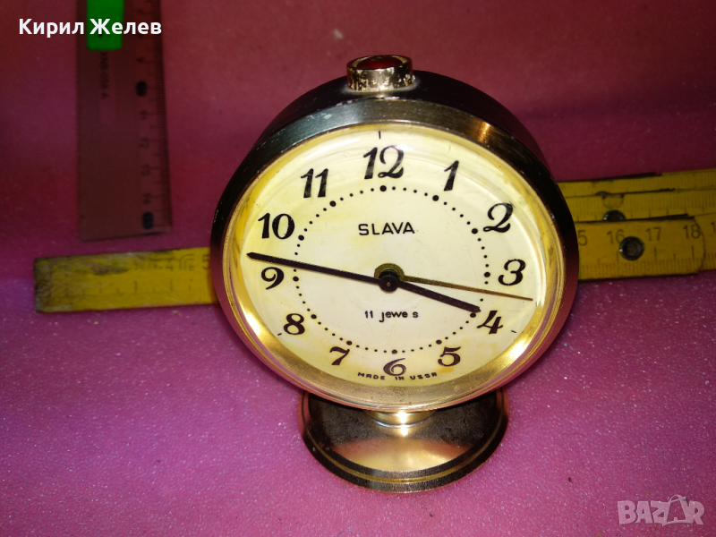 SLAVA MADE in USSR Стар КОЛЕКЦИОНЕРСКИ РУСКИ БУДИЛНИК МЕХАНИЧЕН НАСТОЛЕН ЧАСОВНИК СЛАВА СССР 43186, снимка 1