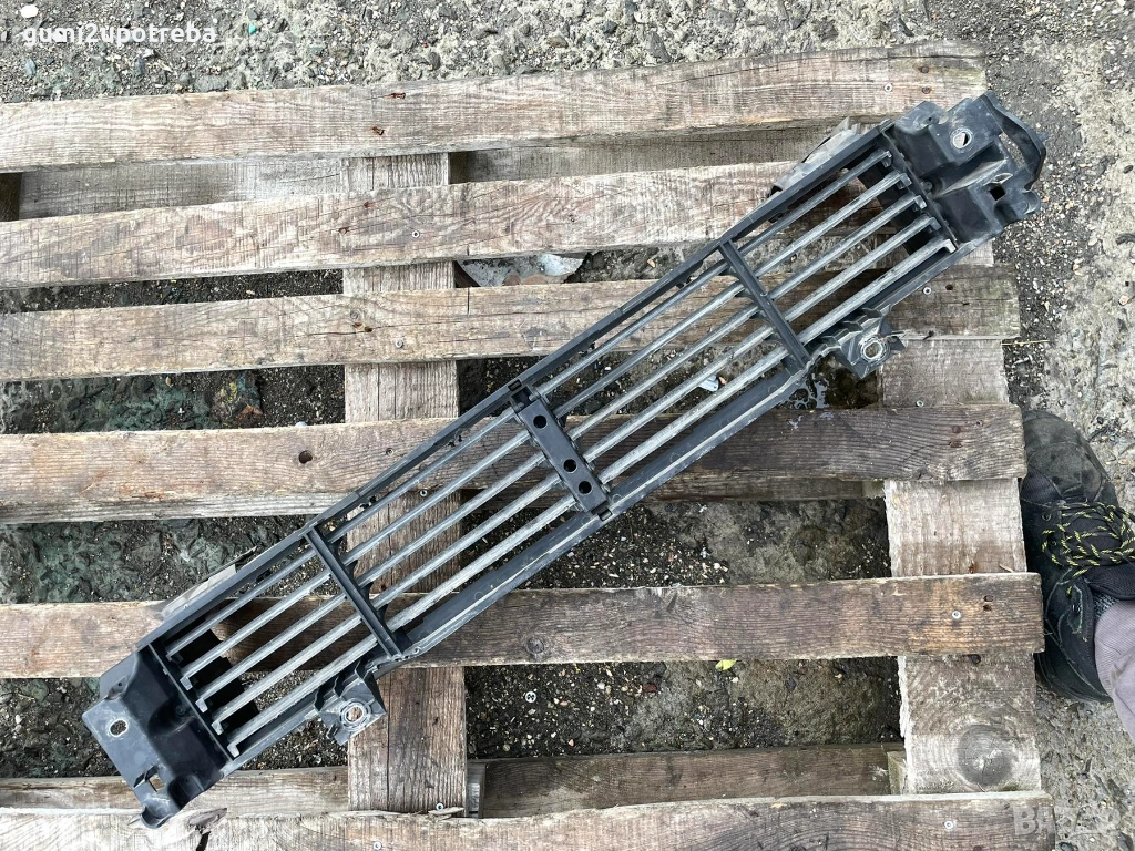 Подвижна Клапа на Радиатор BJD650R12 Mazda3 2014 2.0бен 121kW, снимка 1