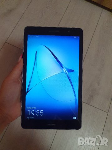 Таблет Huawei MediaPad T3 8.0 Всичко му работи. Има лека пукнатина на стъклото (видима от снимките, , снимка 2 - Таблети - 42102702