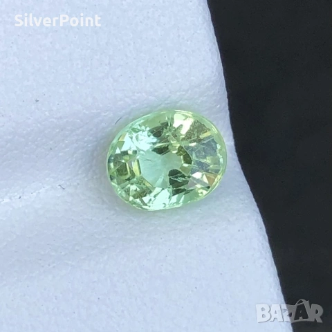 Турмалин с много силен отблясък 