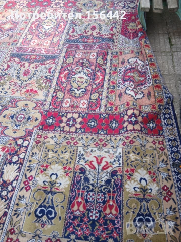 Красив персииски килим с богат и разнообразен орнамент., снимка 3 - Килими - 52076486