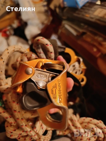 Алпийско оборудване Petzl - самохвати и десандьор , снимка 4 - Спортна екипировка - 54001520