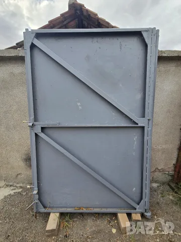 Метални врати 2бр